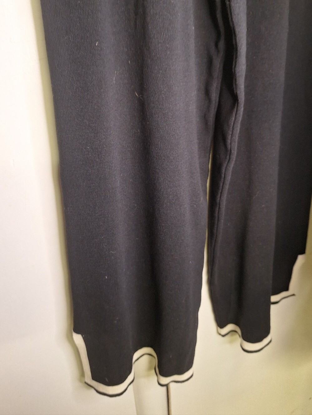 Black & Cream Two Piece Cropped Knit Pants Set Size Med - Picture 3 of 7